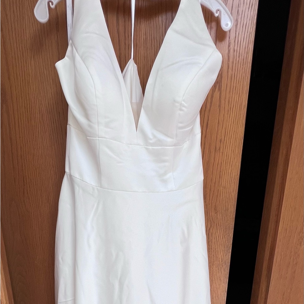 David’s Bridal Nwt. Satin Fabric, Ivory/White. Size 12. Has Not Been Altered.